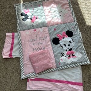 Disney Minnie Mouse Pink and Gray Quilt Set